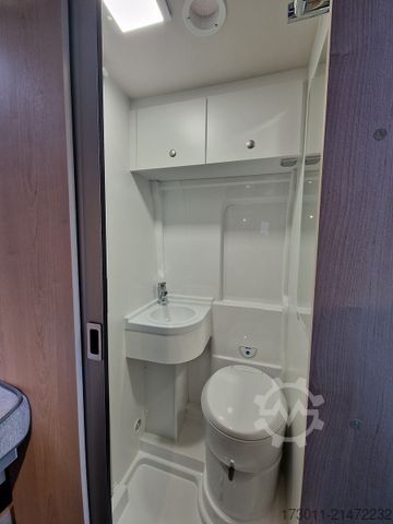 キャンピングカー CLEVER Drive 540 Roadrider 140PS Markise Navi RFK