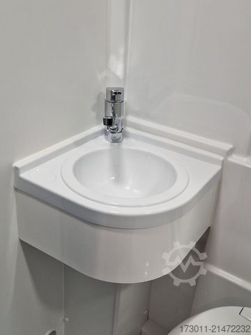 キャンピングカー CLEVER Drive 540 Roadrider 140PS Markise Navi RFK