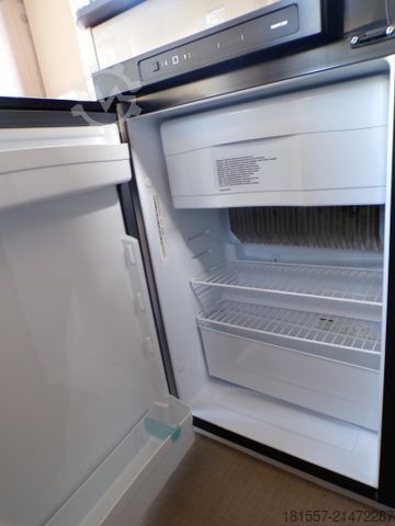 Half-integraal camper BÜRSTNER Lineo T 620 G 155 PS, Automatik, AHK,