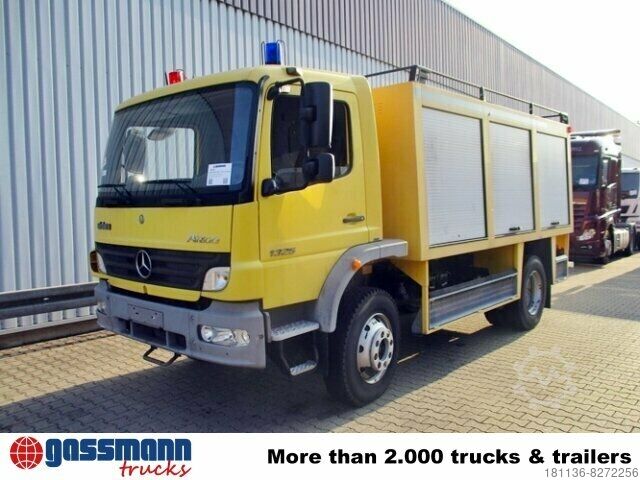 LKW mit Pritsche (offen)  Werkstattkofferaufbau mit Stromgenerator