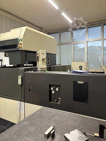 Machine d'électroérosion à fil CNC Mitsubishi FA30