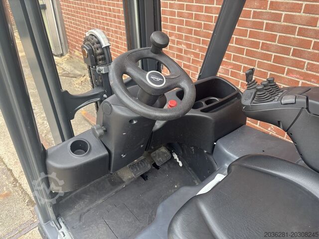 Chariot élévateur électrique à 3 roues Linde E15-02