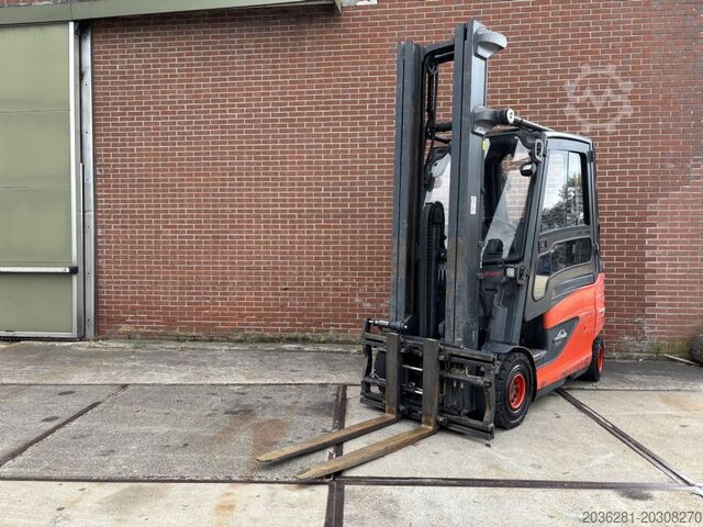 Carretilla eléctrica de 4 ruedas Linde E25HL-01/600