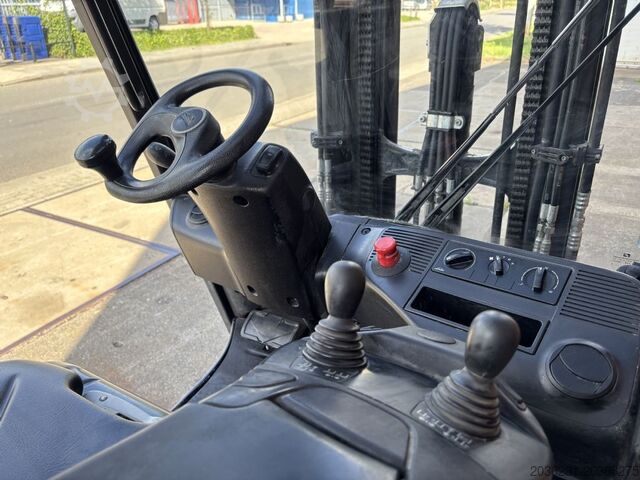 Carretilla eléctrica de 4 ruedas Linde E25HL-01/600