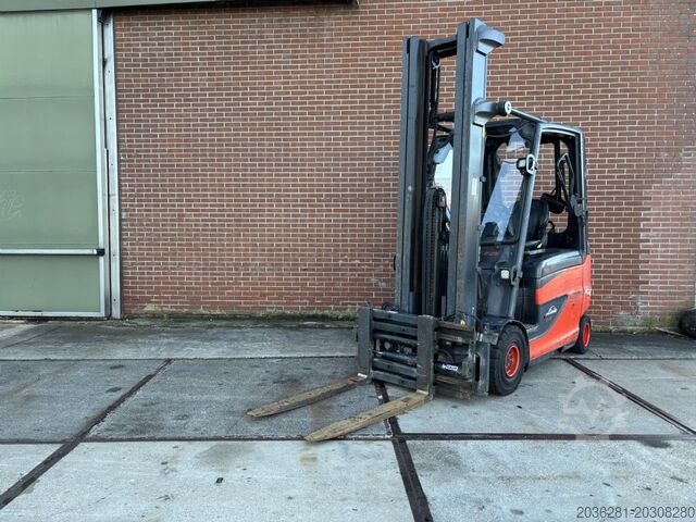 Električni 4 -kolesni viličar Linde E25HL-01/600