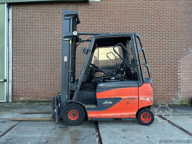 Električni 4 -kolesni viličar Linde E25HL-01/600