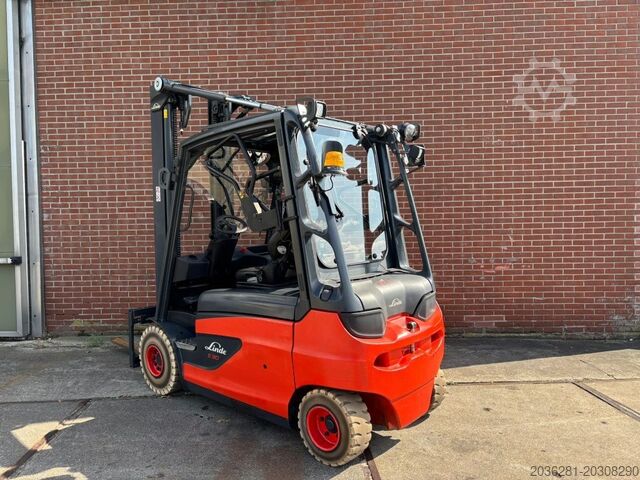 Elektrisk 4 -hjulig gaffeltruck Linde E30L-01