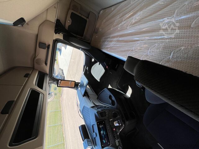 Standardní tahač Mercedes-Benz Actros 1848 LS KlimaA STH Pano Luft AUT AHK ACC