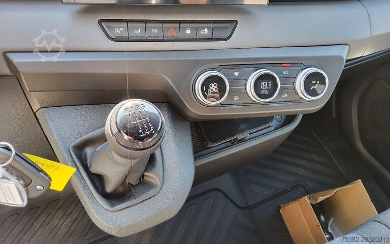Skriňová dodávka Renault Master 170.35  EURO 6  L3H2 ZWART METALLIC - TR...