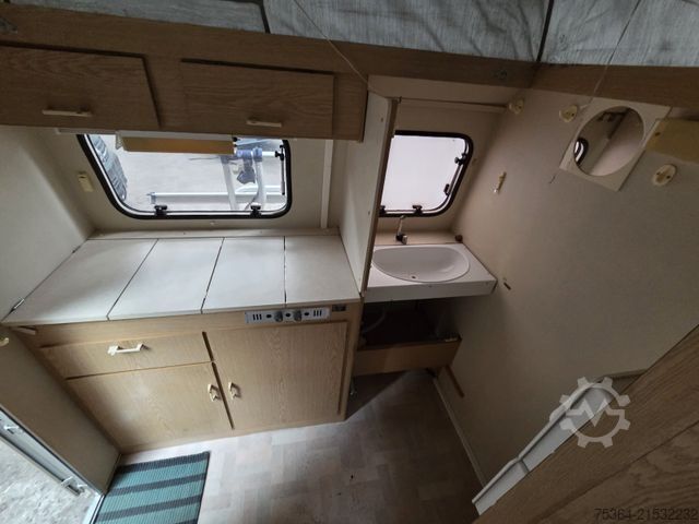 Caravana KIP Kompakt KK 400 EK Wohnwagen Hubdach Küche