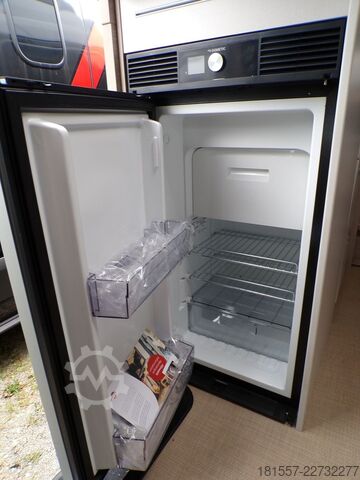 ক্যাম্পারভ্যান BÜRSTNER Lineo C 550 Tageszulassung / Schlafdach, Automat