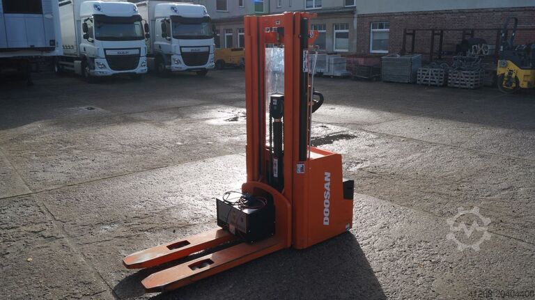 Στοίβαξη παλετών DOOSAN LEDS 16