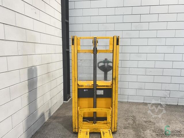 스태커 Jungheinrich EJC 112