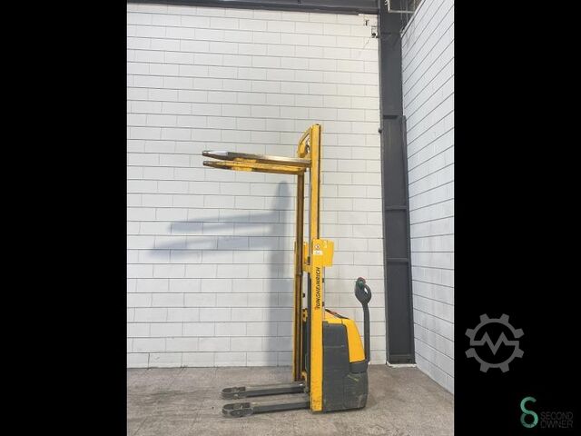 스태커 Jungheinrich EJC 112