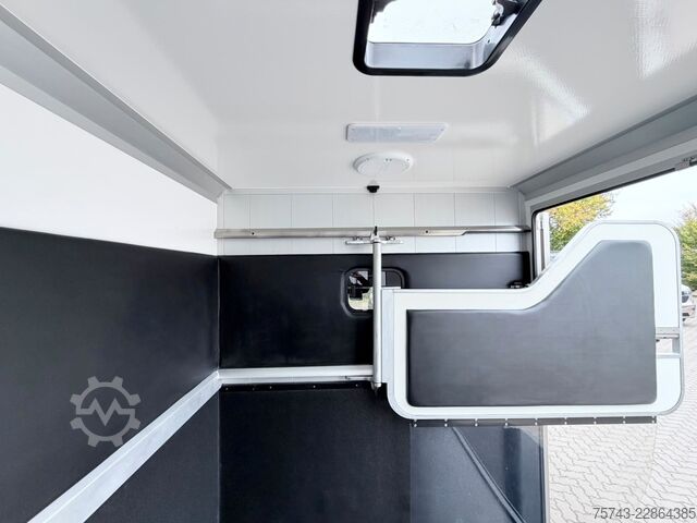 Kariloomaveok RENAULT Master STX 5 Sitzer Standard