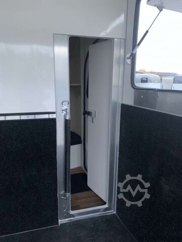 Horse trailer Steinsberger 2-3 Pferde + Wohnabteil
