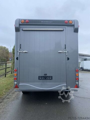 Horse trailer  Steinsberger 2-3 Pferde + Wohnabteil