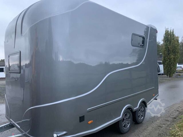 Horse trailer  Steinsberger 2-3 Pferde + Wohnabteil
