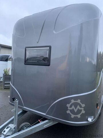 Horse trailer  Steinsberger 2-3 Pferde + Wohnabteil