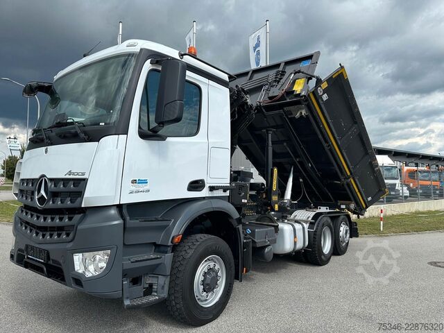 Autokran MERCEDES-BENZ Arocs 2545 Kipper/Kran/6x4-4/Lenkachse/128 tkm
