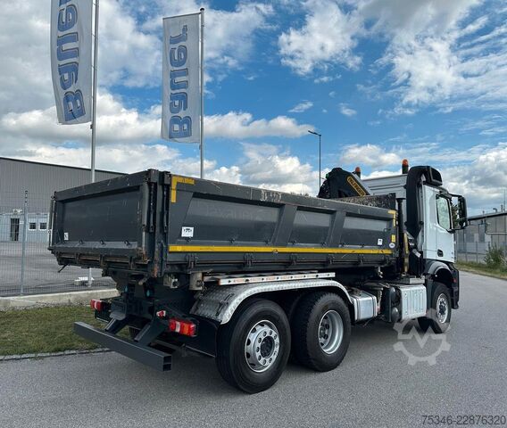 Veokile paigaldatud kraana MERCEDES-BENZ Arocs 2545 Kipper/Kran/6x4-4/Lenkachse/128 tkm