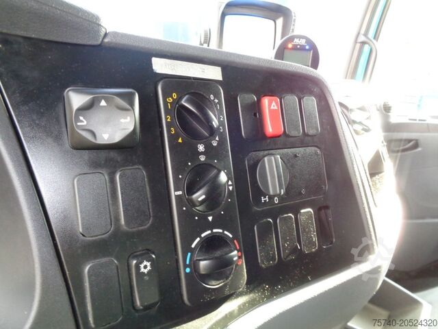 Suitcase Mercedes-Benz AXOR 1823 + Dhollandia Lift