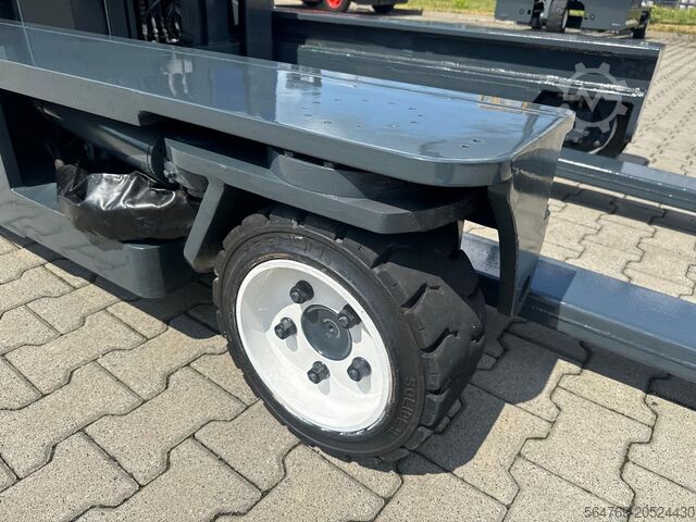 Forklift empat arah Combilift C3000/ Mast 7500 mm /Teleskopic forks