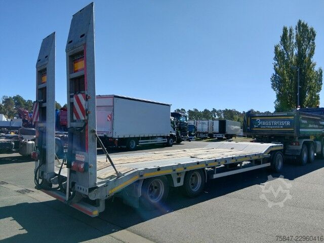 Low loader trailer Möslein TA3 Tieflader hydr. Rampen