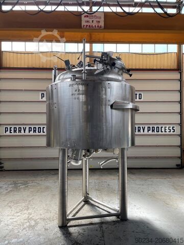 Becomix MV-2000 tyyppinen 2000 litran ruostumattomasta teräksestä valmistettu esisekoitus- ja tyhjiö BECOMIX MV-2000