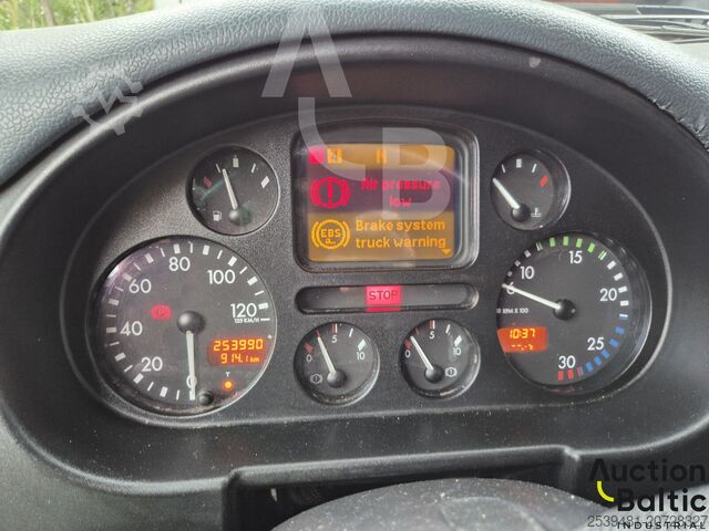 Camión transportador de vehículos DAF AE75PC