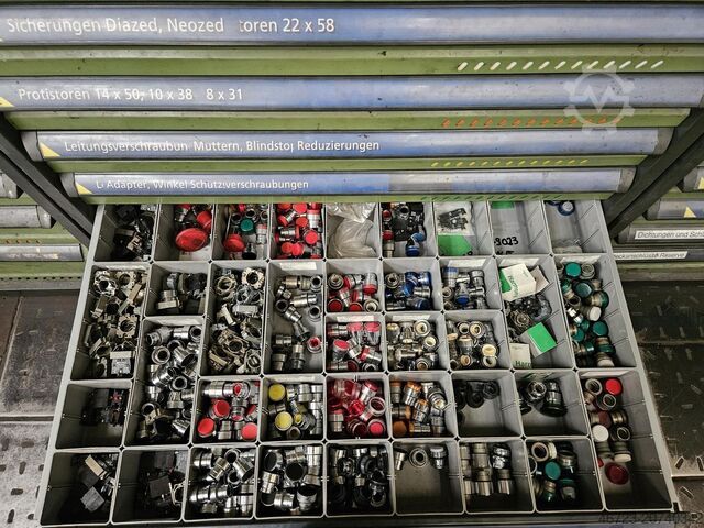 ตู้ลิ้นชัก