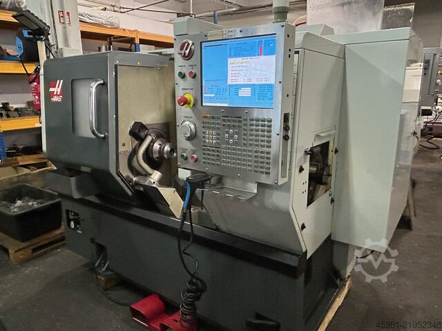 Pusat pembubutan dan milling CNC HAAS ST-10Y