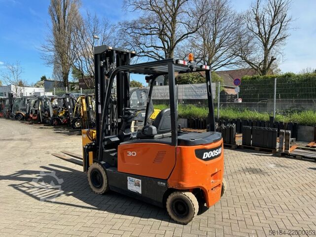 Elektrische vorkheftruck met 4 wielen Doosan B30X-7