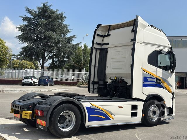 Standardowy ciągnik siodłowy Iveco S-WAY 530