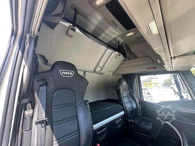 Standardowy ciągnik siodłowy Iveco S-WAY 530