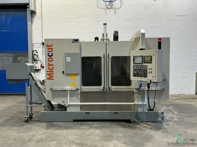 เครื่องกัด Microcut VMC-1300 ปี 2005 Microcut 