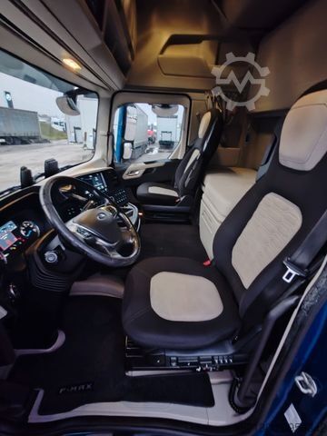 Волумен влекач FORD F-MAX 500 mega