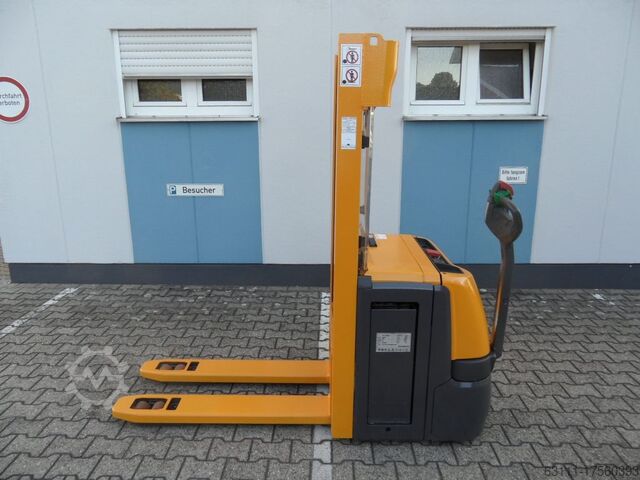 High Lift stacker Jungheinrich EJC 212z - neue Batterie - Initialhub (Basishub)