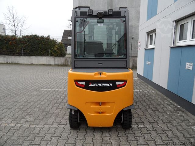 Električni viljuškar za 4 točka Jungheinrich EFG 425s - Kabine mit Heizung - aufgearbeitet!
