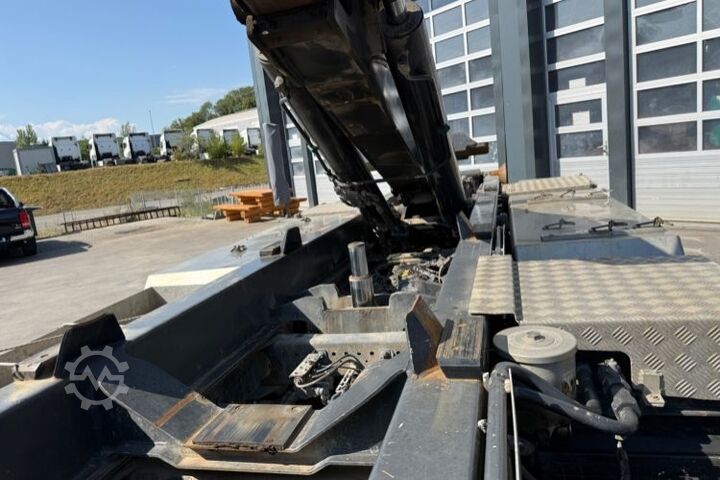 卷臂钩自卸卡车 RENAULT C520 10x4 Moser