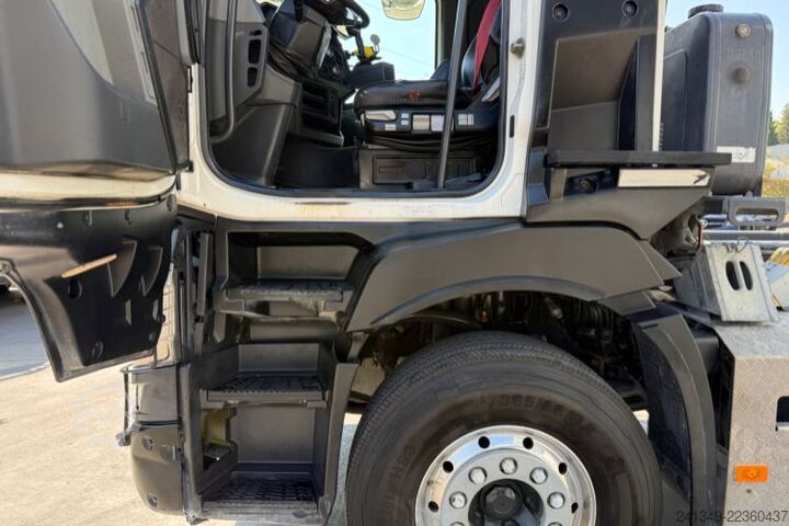 卷臂钩自卸卡车 RENAULT C520 10x4 Moser