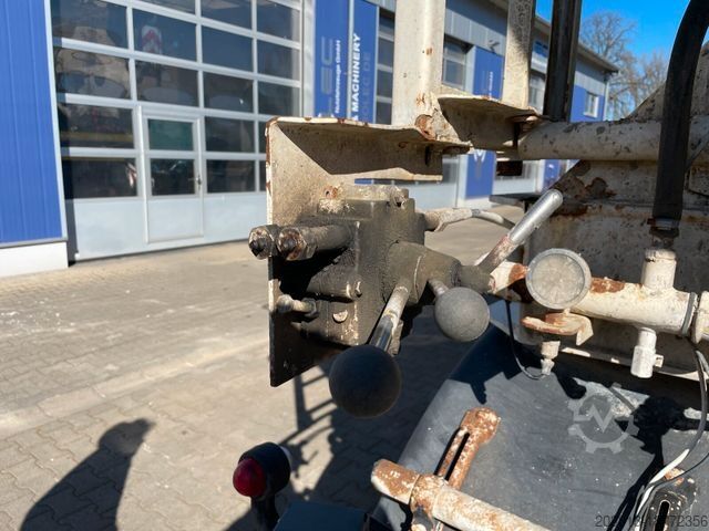 Standard SZM MERCEDES-BENZ Antos 2136 4x2 SZM Retarder Kipphyd. *Betonaufl.