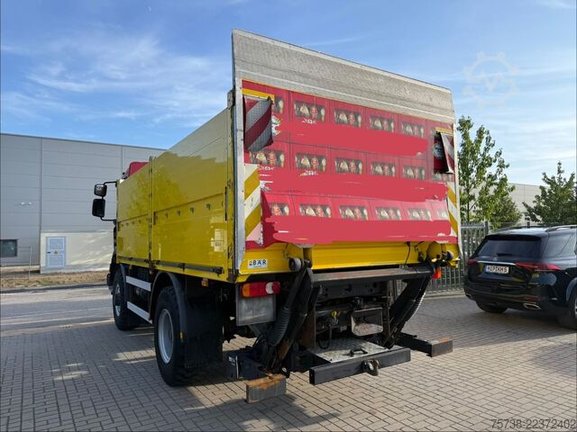 Flutningabíll með sléttu pallrými RENAULT Midlum 280 DXI 4x4 Pritsche+LBW/BLATTFEDERUNG