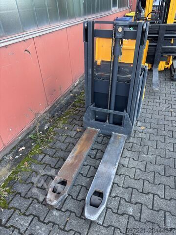 Paletni viličarji Jungheinrich ERD 220