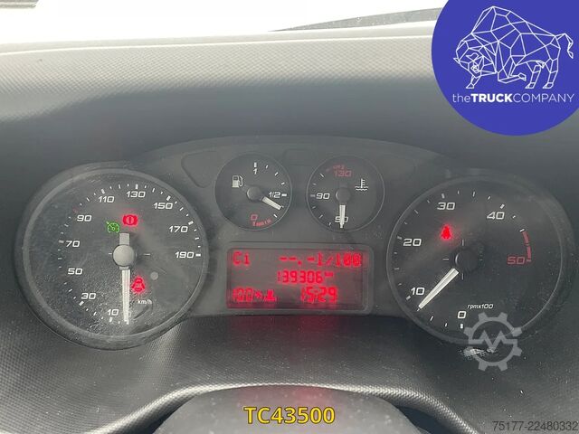 شاحنة بانل Iveco Daily 35C15V12 Double cab 7 places