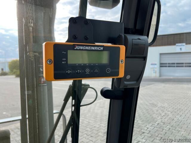 Viličar Jungheinrich EFG 215 / Triplex: 4.25m! / SS / 4.029h