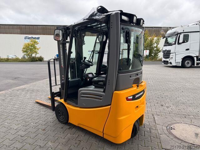 Viličar Jungheinrich EFG 215 / Triplex: 4.25m! / SS / nur 2.819h!