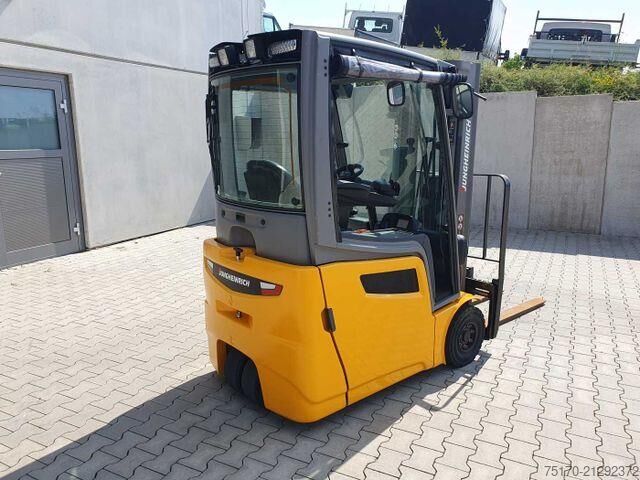 Viličar Jungheinrich EFG 215 / Triplex: 4.25m! / SS / nur 3.488h!