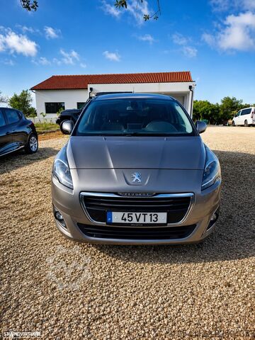 Passenger car Peugeot 5008