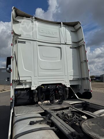 Tracteur routier standard DAF XG + 530 FT